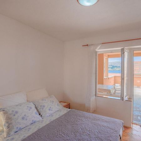 Urica Apartment Metajna Luaran gambar