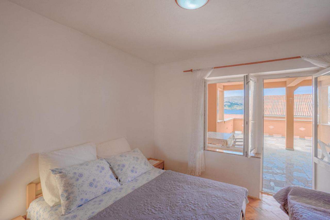 Urica Apartment Metajna Luaran gambar