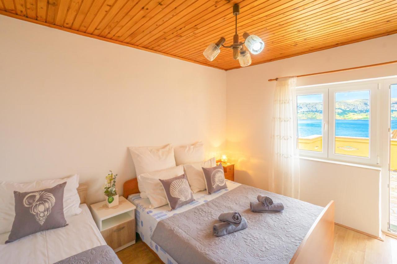 Urica Apartment Metajna Luaran gambar