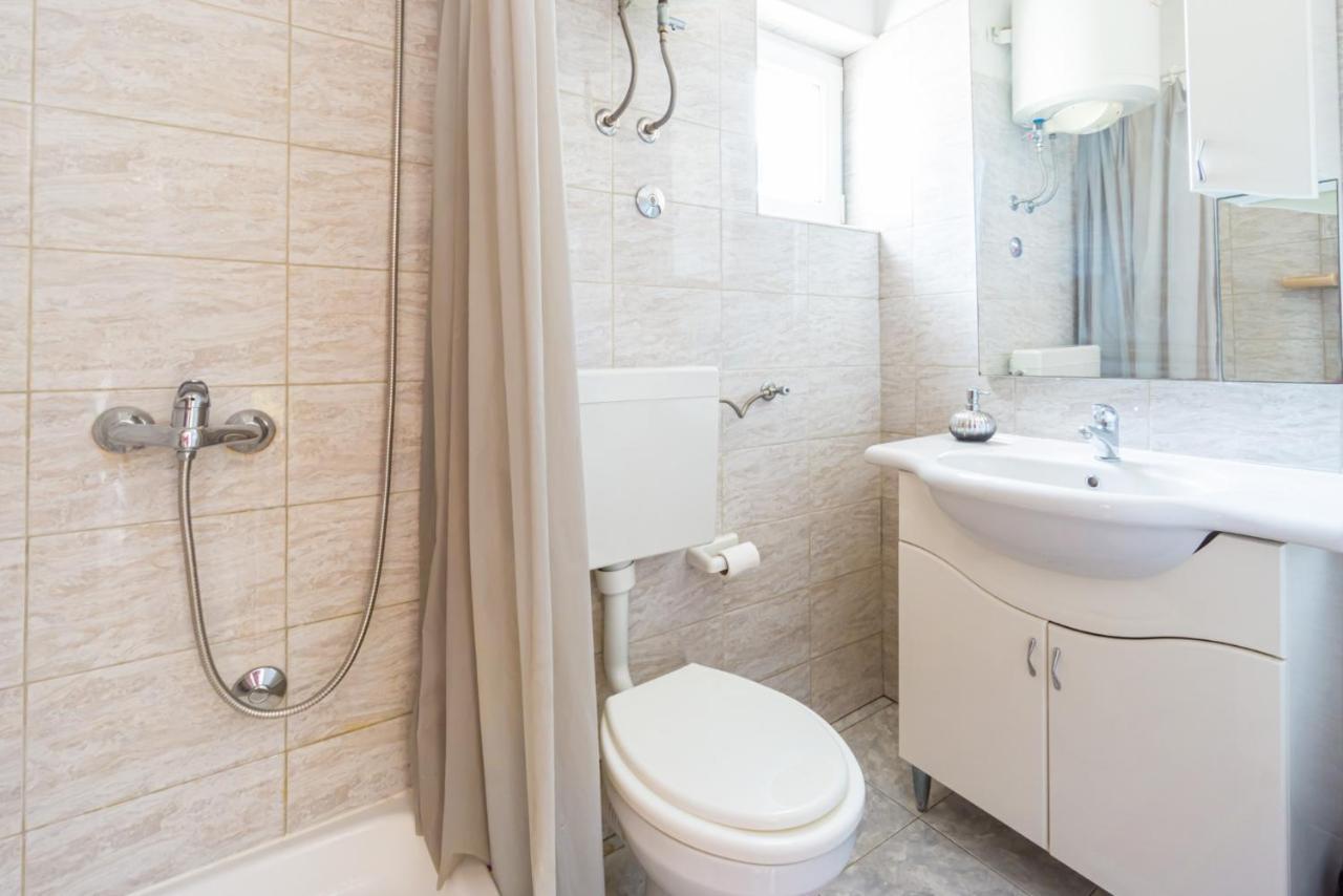 Urica Apartment Metajna Luaran gambar