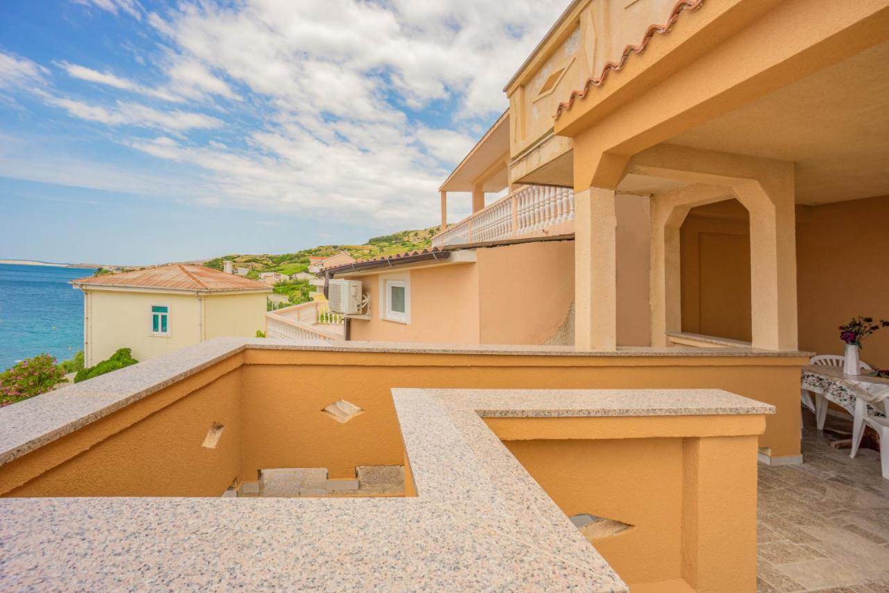 Urica Apartment Metajna Luaran gambar