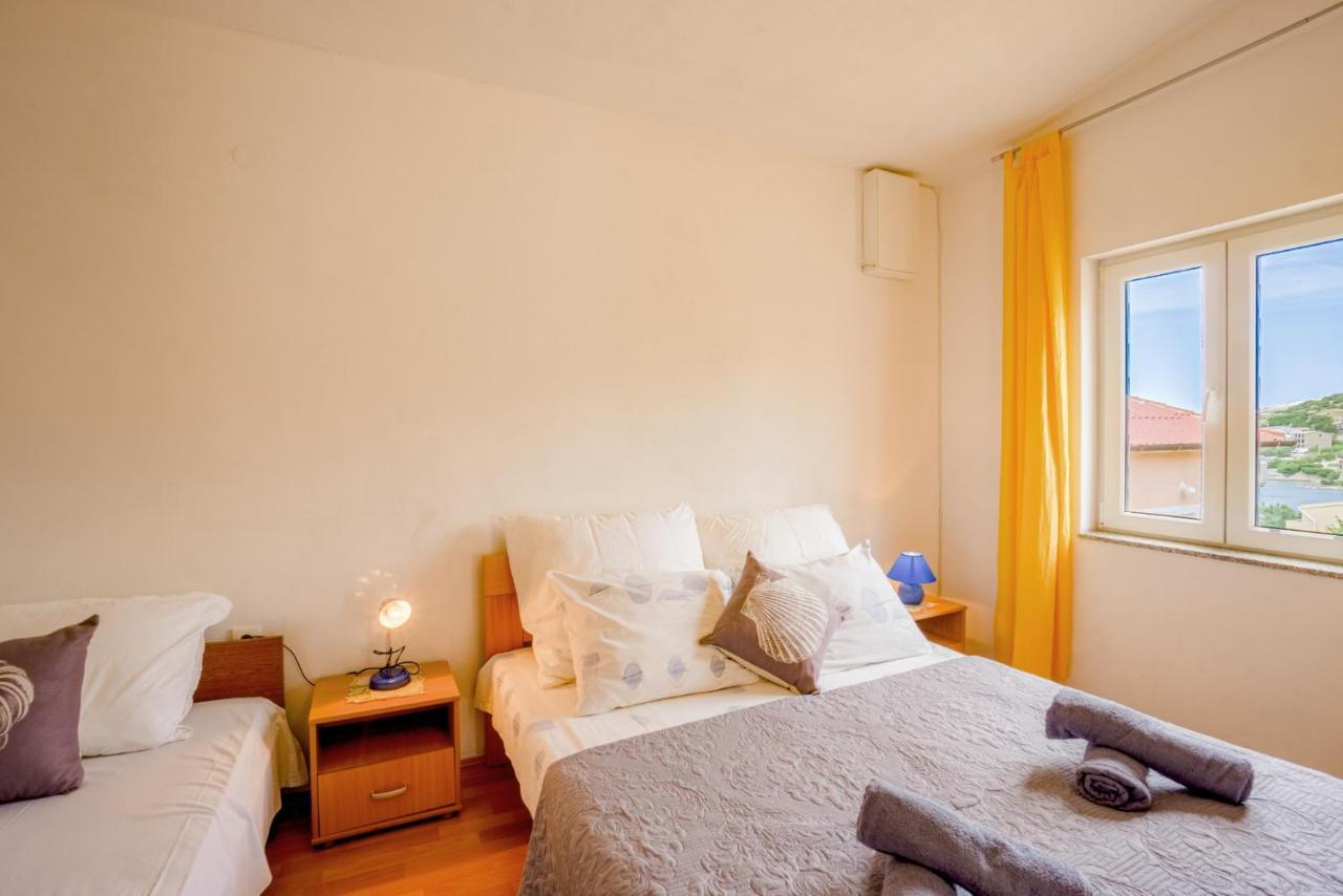 Urica Apartment Metajna Luaran gambar