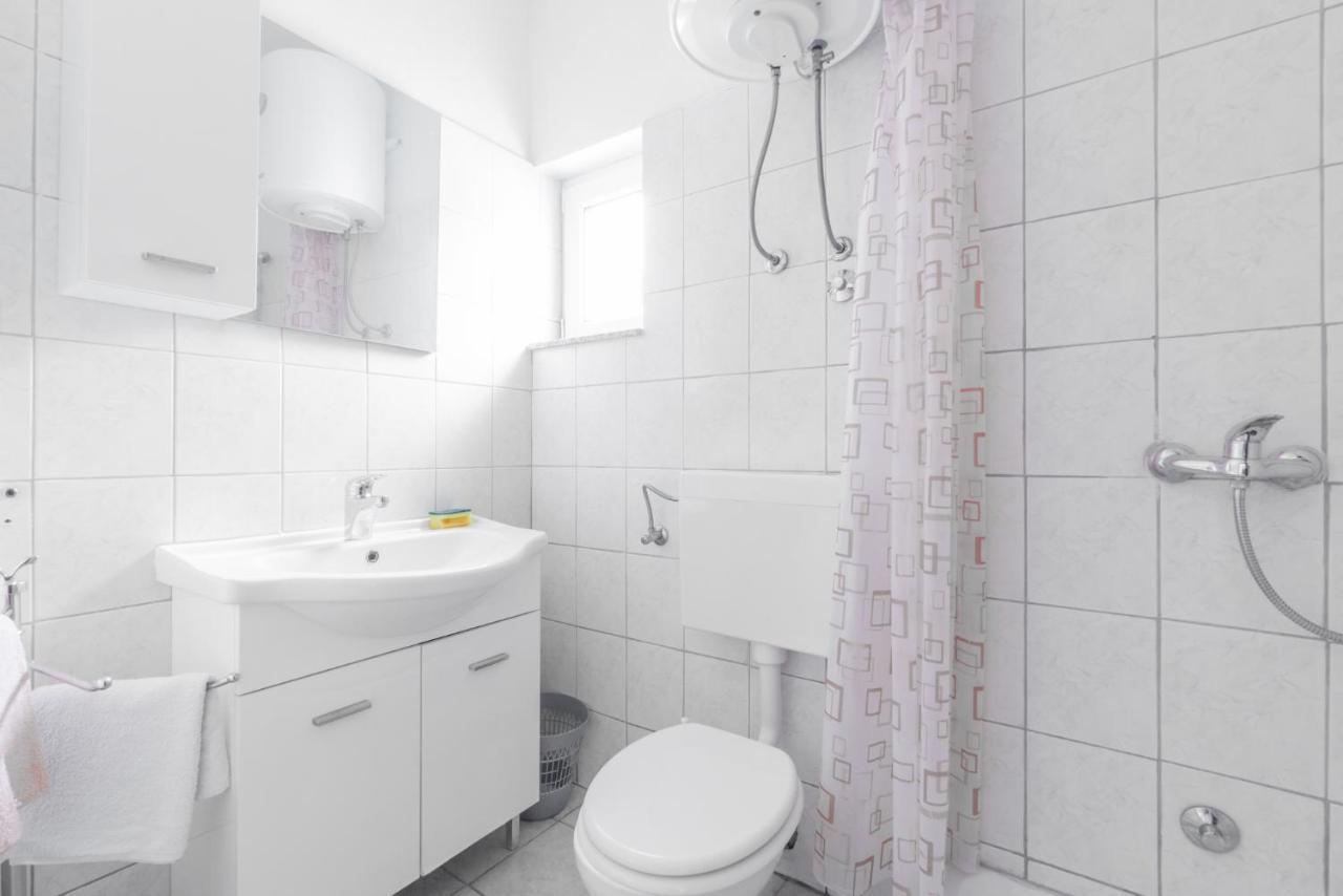Urica Apartment Metajna Luaran gambar