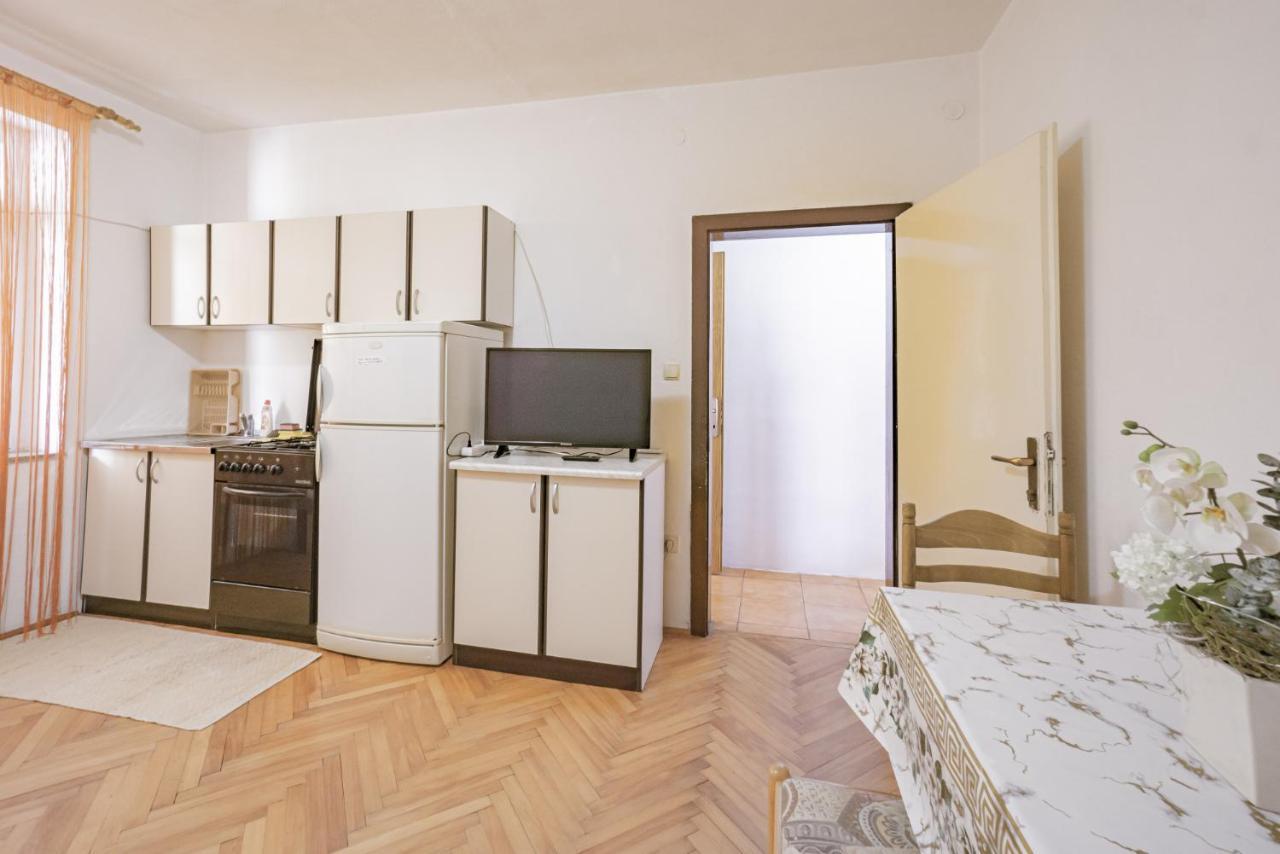 Urica Apartment Metajna Luaran gambar