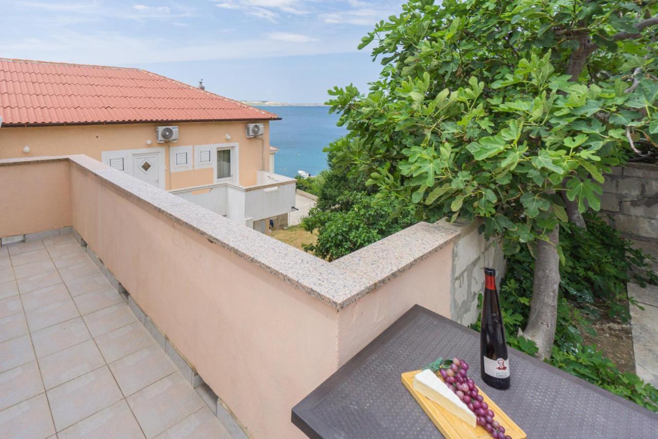 Urica Apartment Metajna Bilik gambar