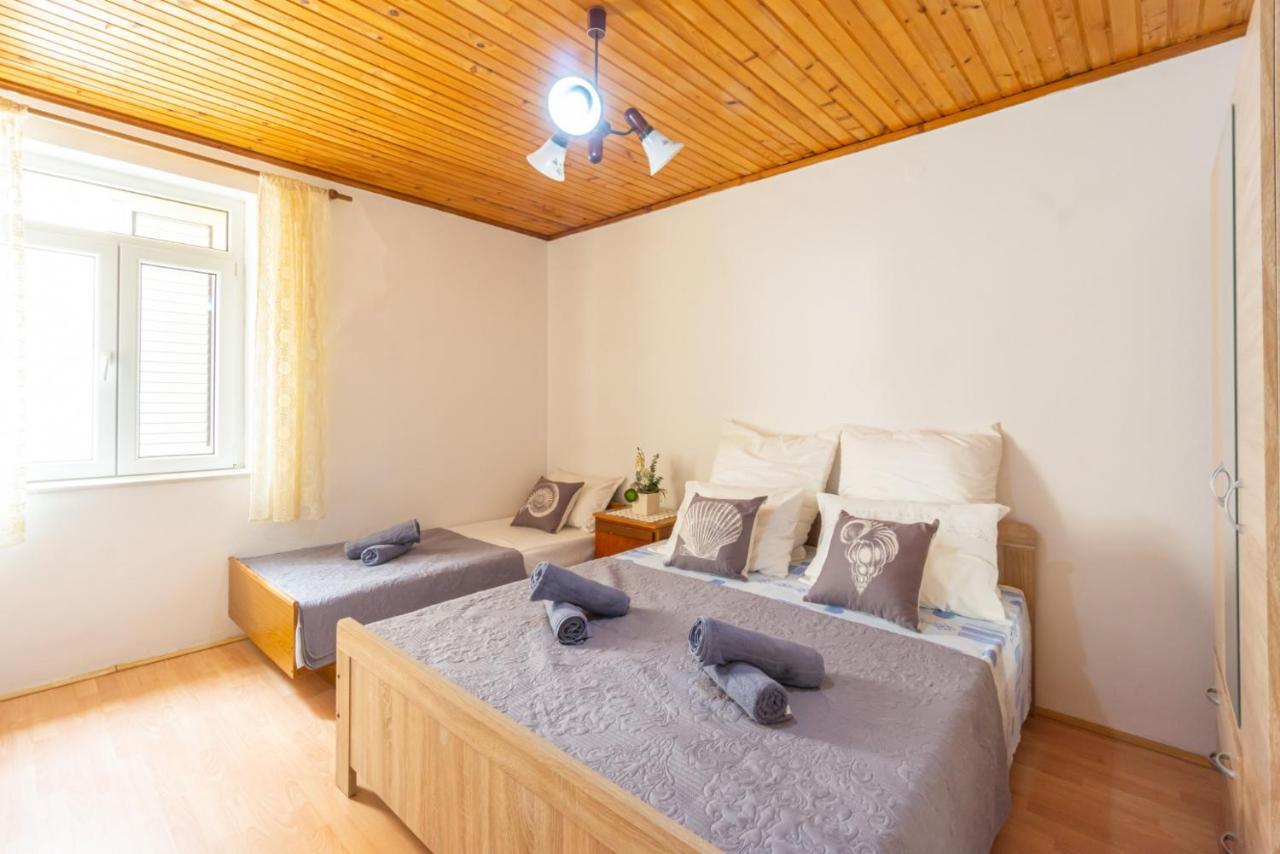 Urica Apartment Metajna Luaran gambar