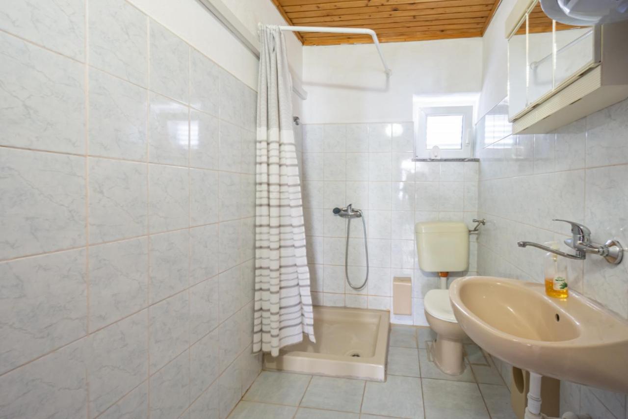 Urica Apartment Metajna Luaran gambar