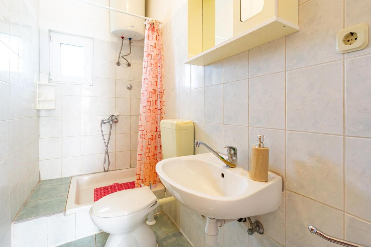 Urica Apartment Metajna Luaran gambar