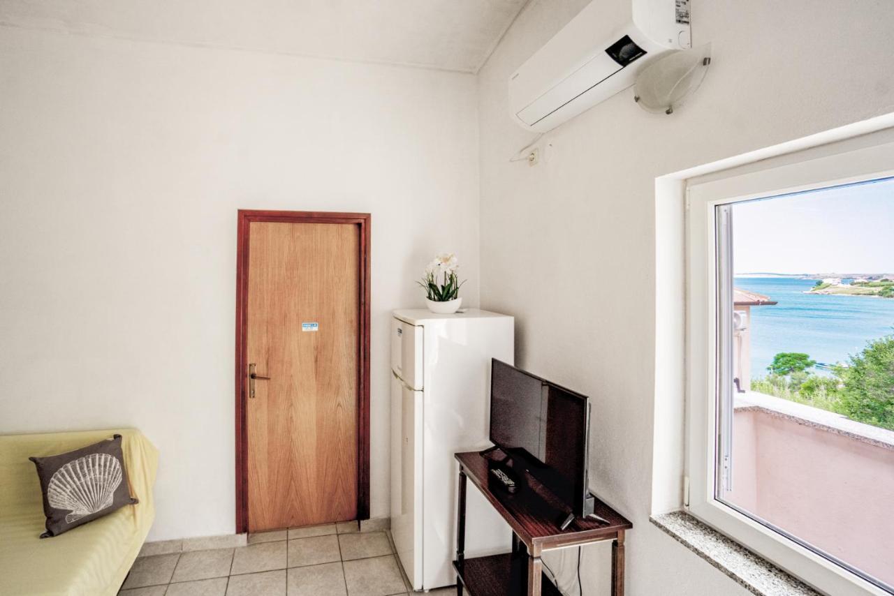 Urica Apartment Metajna Luaran gambar